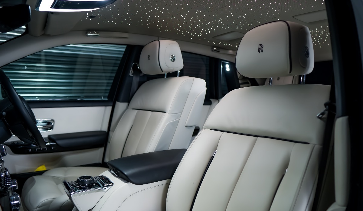 2020 Rolls-Royce Phantom Image 6